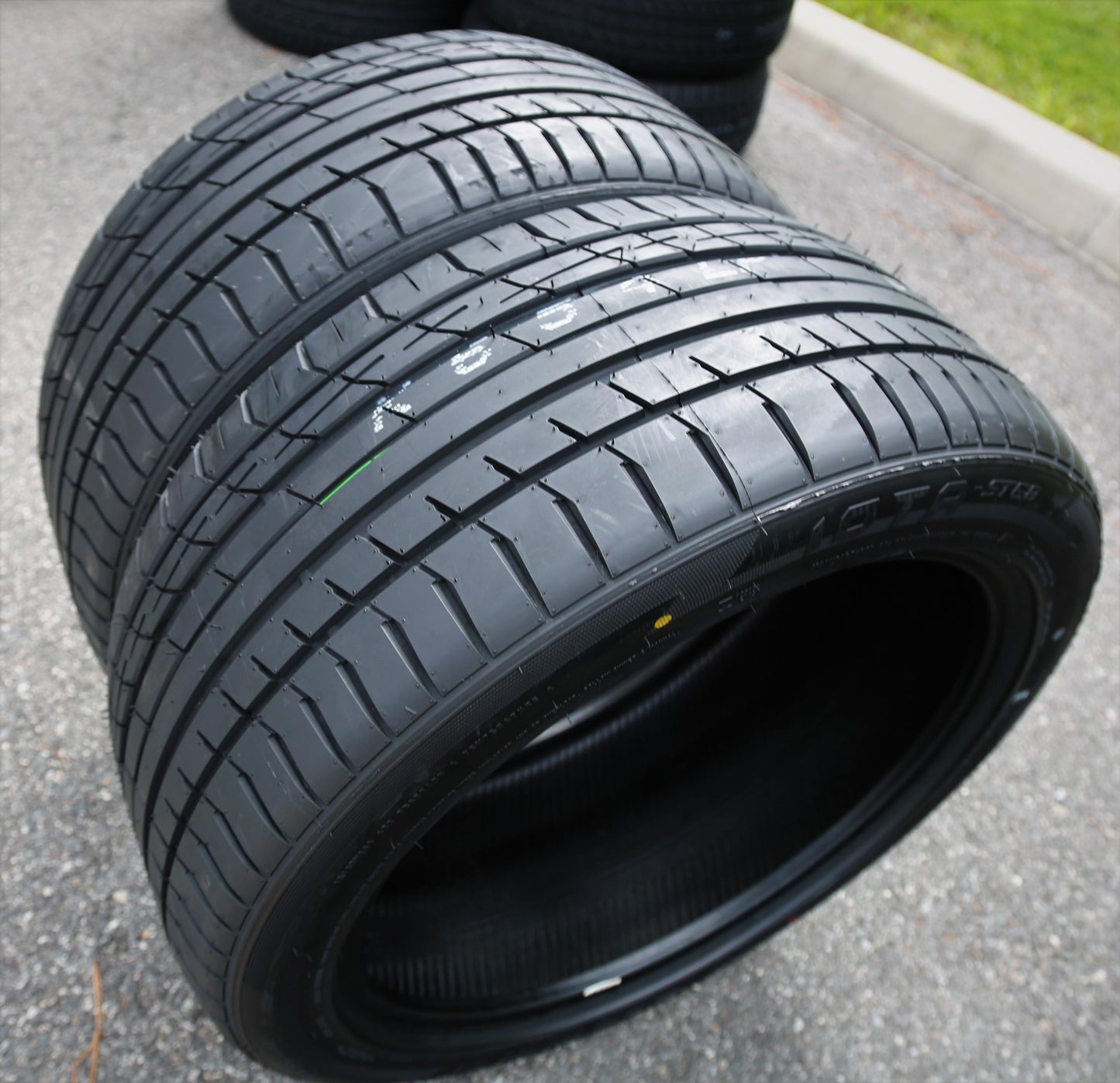 A set of 4 (quad) 285/35R21 ZR 105Y XL A/S performance tires